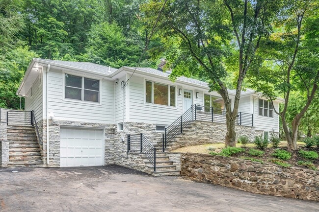 Building Photo - 117 Sagamore Rd Rental