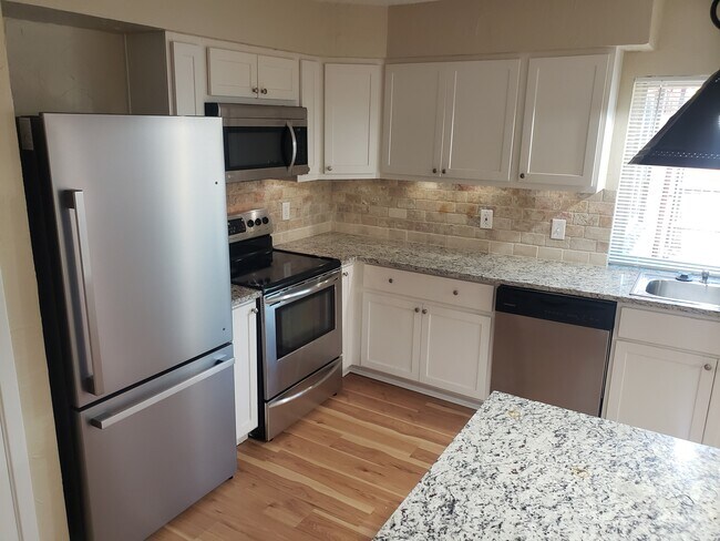Photo - 2101 Deerfield Dr