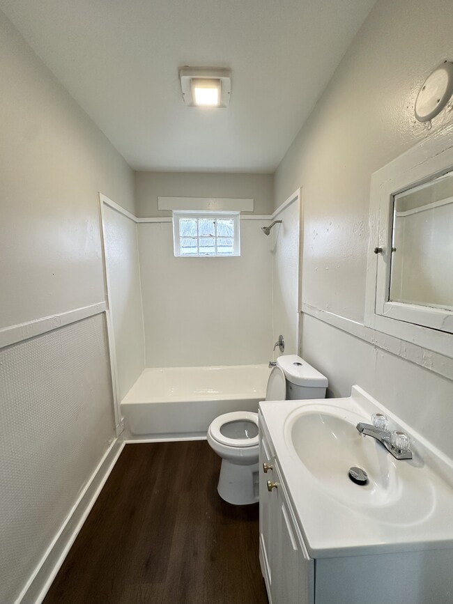 Photo - 1556 Burgin Ave