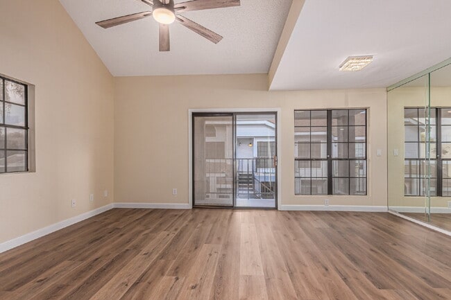 Photo - Ready for IMMEDIATE MOVE IN! Unidad #240