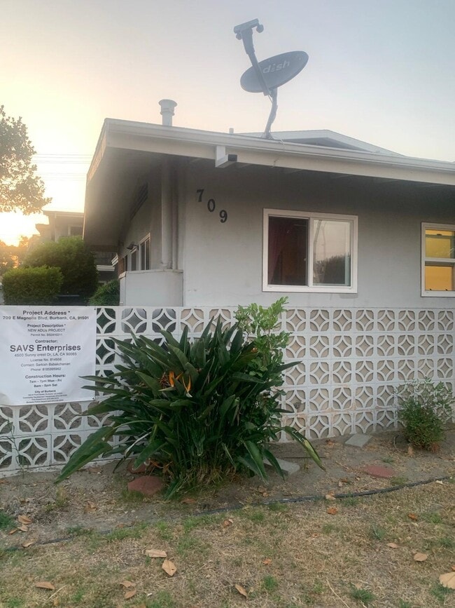 Building Photo - 709 E Magnolia Blvd