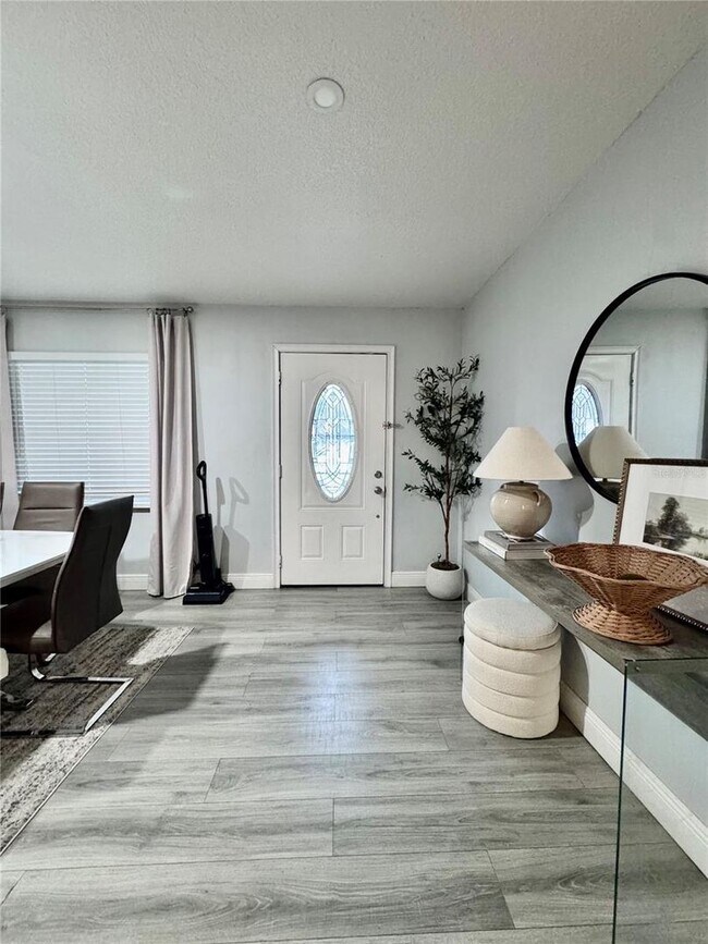 Photo - 6Bed 3 bath ...  MOTHER/DAUGHTER BEAUTIFUL HOUSE IN DOWNTOWN KISSIMMEE!!!