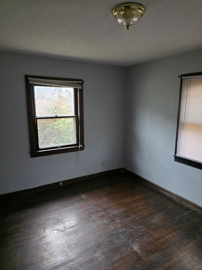 Building Photo - 832 N Emerson Ave