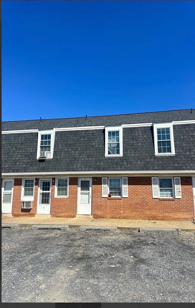 Building Photo - Townhouse for Rent