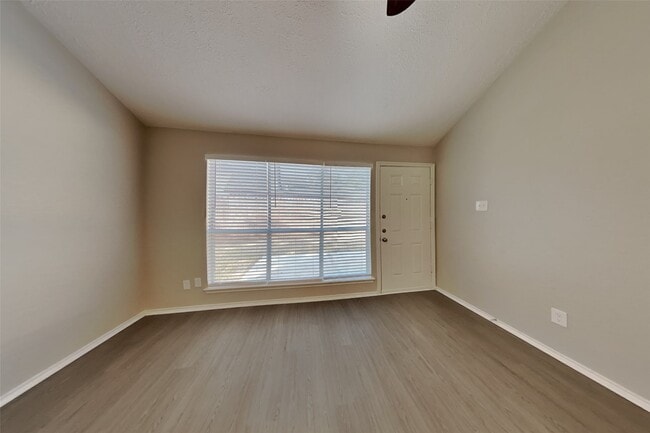 Building Photo - 2007 Barronett Bend