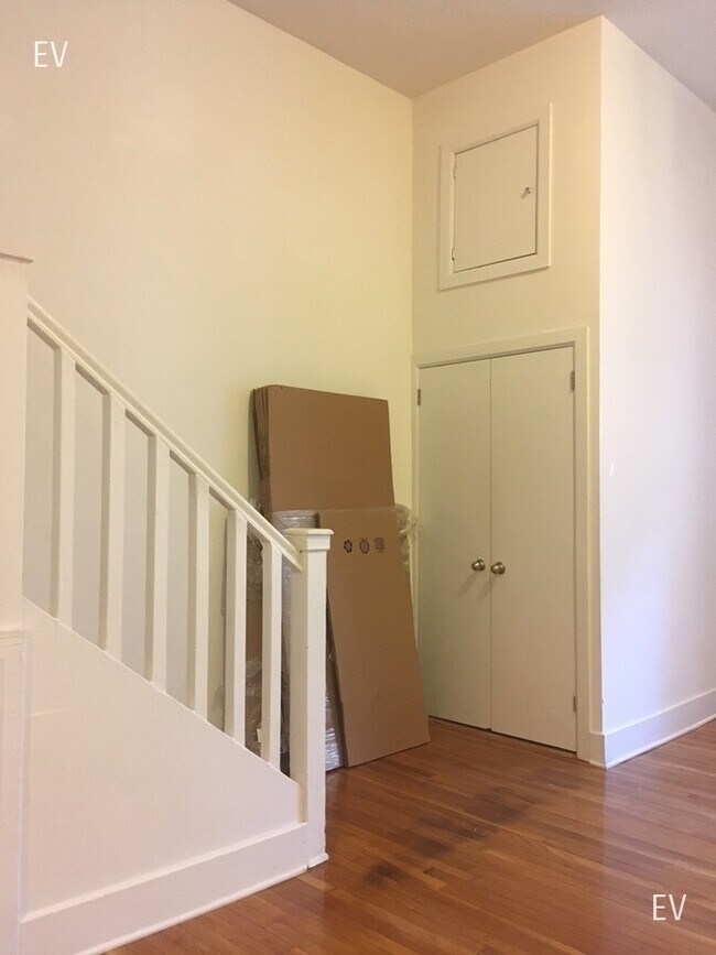 Photo - 37 E 65th St Unidad 1B