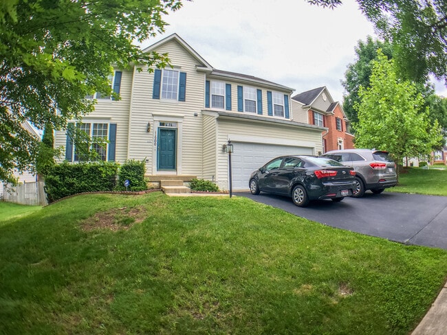 Large 4BR plus office, 3.5 BA, 2-car garage - Large 4BR plus office, 3.5 BA,  2-car garage House