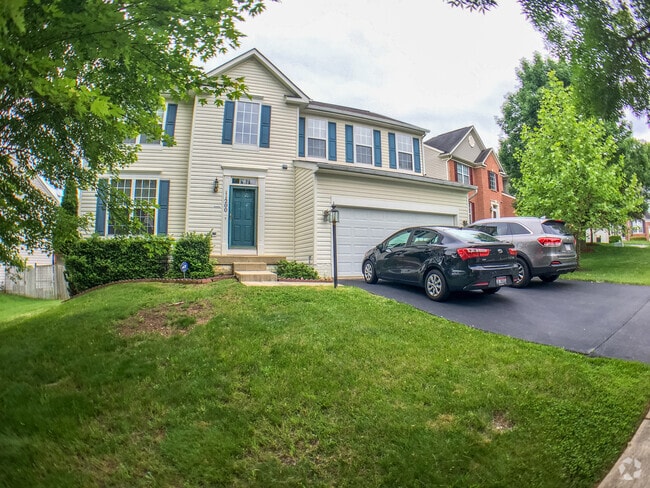 Building Photo - Large 4BR plus office, 3.5 BA,  2-car garage Rental