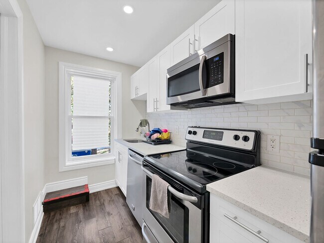 Photo - 33 Fairleigh Ave N Unit 2