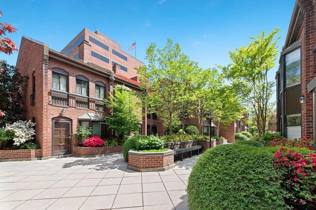 Photo - 1008 Paper Mill Ct NW