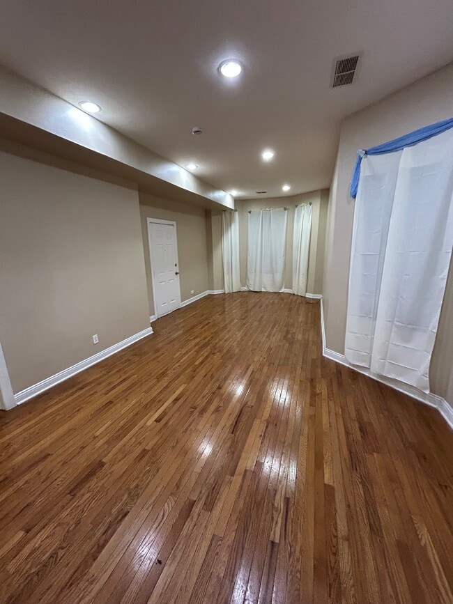 Photo - 6630 S Ingleside Ave Unidad 1