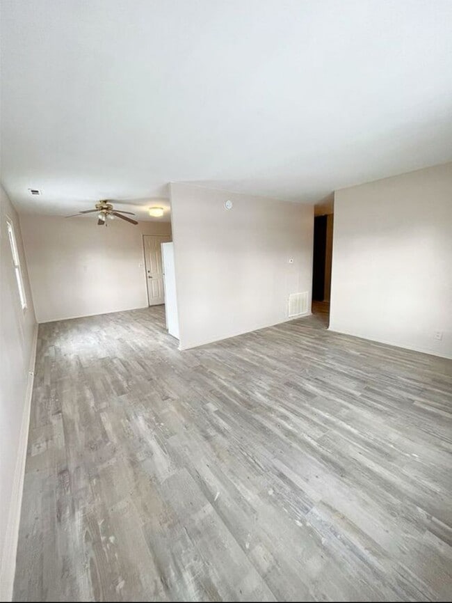 Photo - HOUSE....3 Bedroom 1 Bath