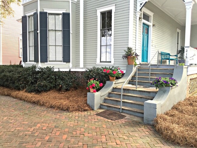 Welcome to our Beauty! - 215 W Gwinnett St Unit Apt. 3