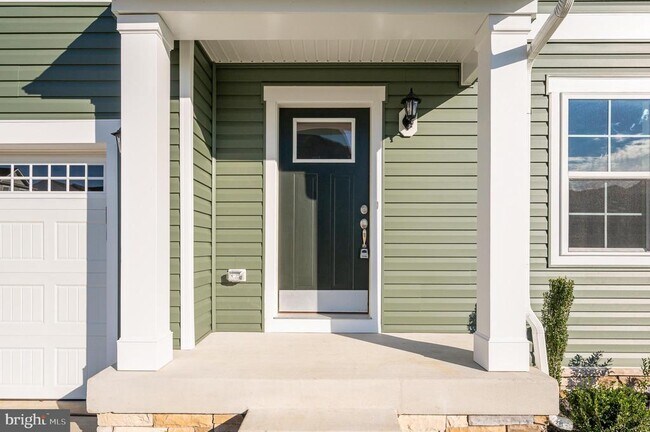 Photo - 192 Ludgate Mnr