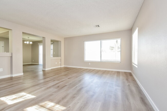 Photo - 2870 Aliso Dr