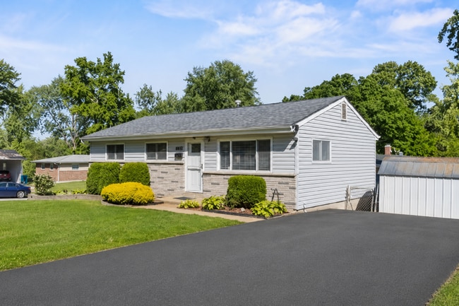 Building Photo - 855 Teson Rd