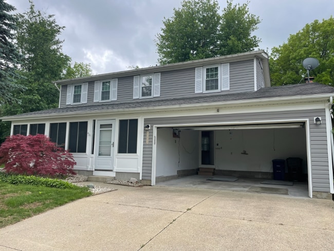 Building Photo - 3211 Creston Ct