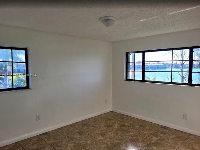 Photo - 468 NE 206th Ln Unidad 202