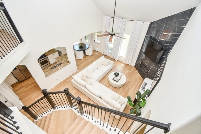 Building Photo - 24119 Via Renata Dr