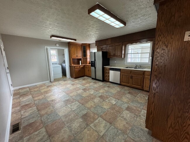 Photo - Cozy 3/2 Brick House with bonus room in West Rome- $1,595