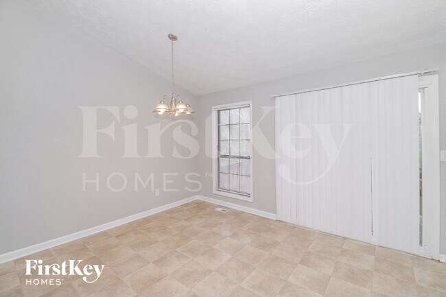 Photo - 1648 Olde Oak Dr