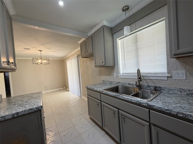 Photo - 9227 Vanwood St