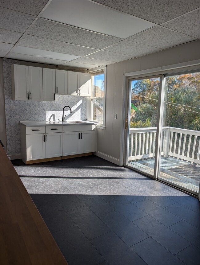 Building Photo - 25 Noyes Ave Unit 2