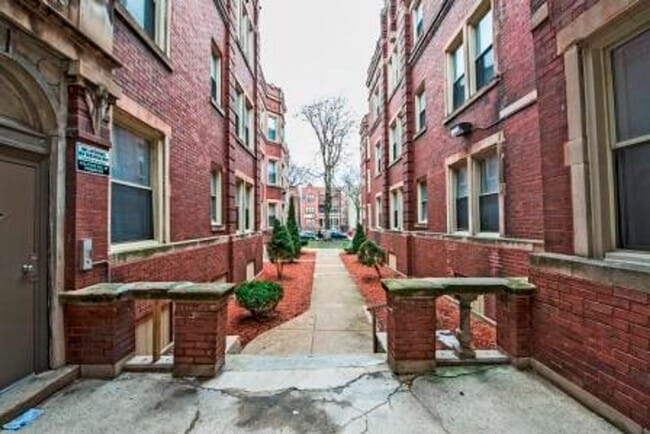 Photo - 4714-20 S Michigan Ave Chicago, IL 60615