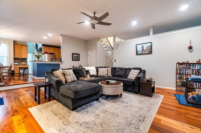 Photo - 821 Loch Island Dr