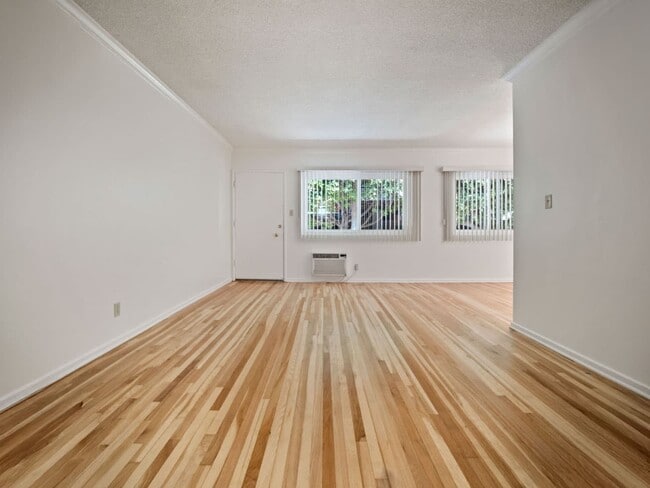 Photo - Oakland Manor