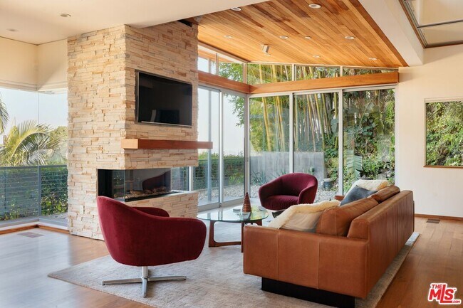 Photo - 1625 N Crescent Heights Blvd