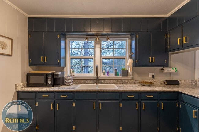 Photo - Chic 2 Bedroom Cabin in Vilas