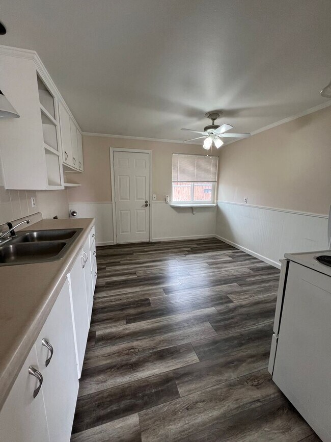 Photo - Two Bedroom, 1 Bathroom Duplex - South Sub...