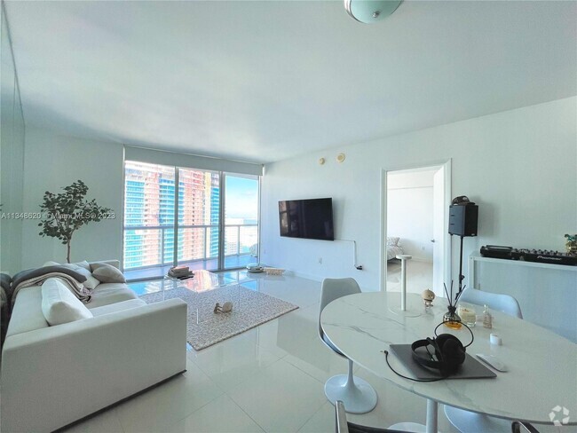 Building Photo - 475 Brickell Ave Unit 4812 Rental