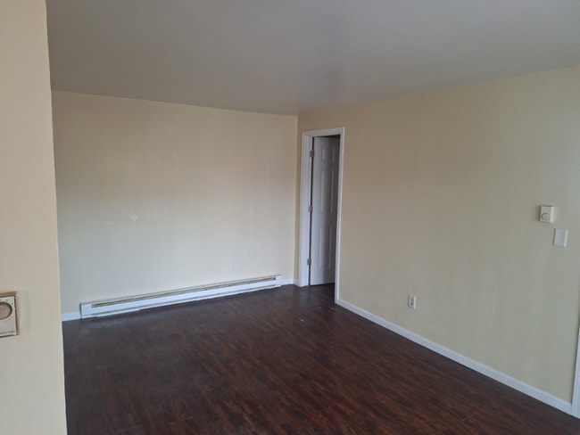 Photo - 1421B Superior