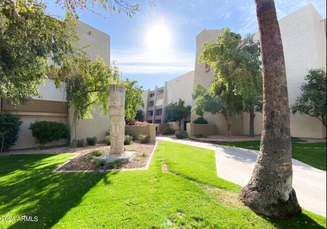 Building Photo - 7625 E Camelback Rd Unit 142A