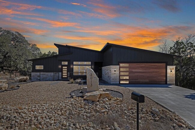 Building Photo - 3013 Clark Ave