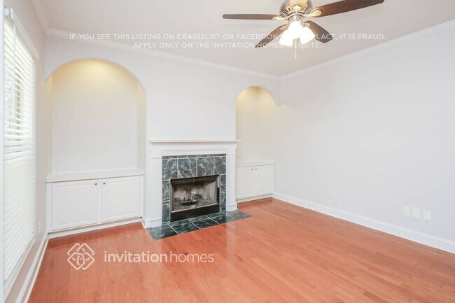 532 Suwanee Oaks Dr NE