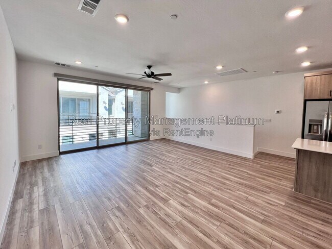 10954 N Honeysuckle Dr