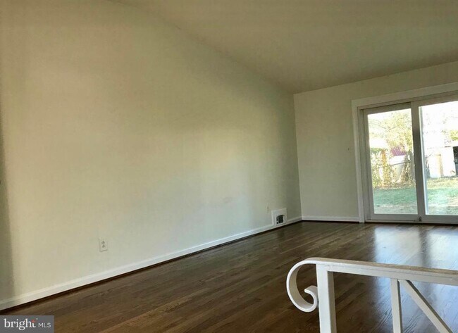 Photo - 4917 McCall St