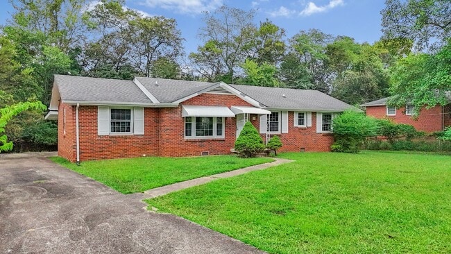 Photo - 3 Bedroom 2 Bath Home For Rent Near Downtown!