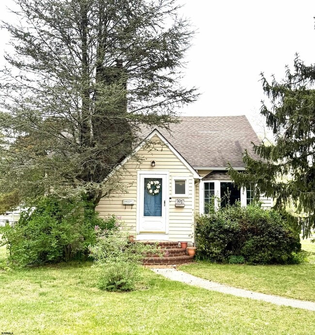 Building Photo - 101 W Meyran Ave