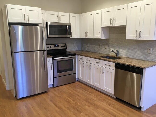 Photo - 875 Elm St Unit 206