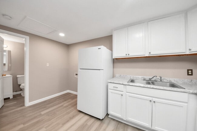 Building Photo - 17111 River Rd Unit B