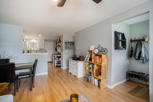 Photo - 4515 Stover St