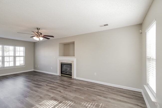 Photo - 6927 Ayrshire Glen Pl