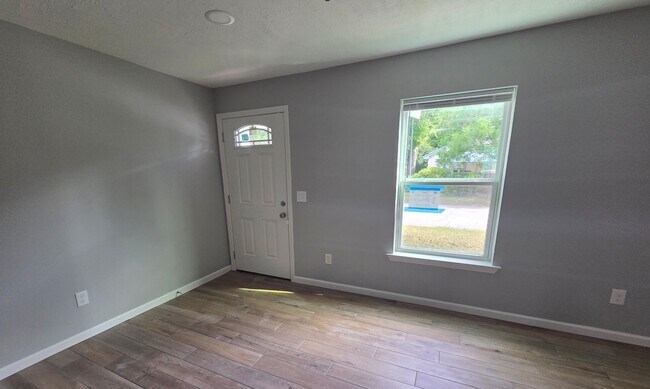 640 Roosevelt Unit B