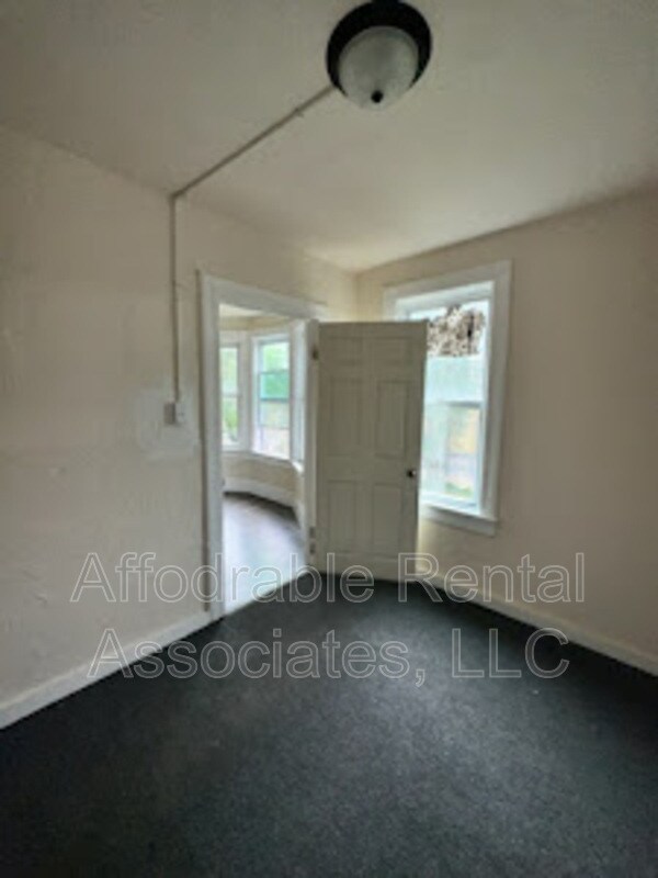 Photo - 124 W Kassner Pl Unit Upper