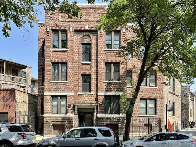 Building Photo - 2647 N Sawyer Ave Rental