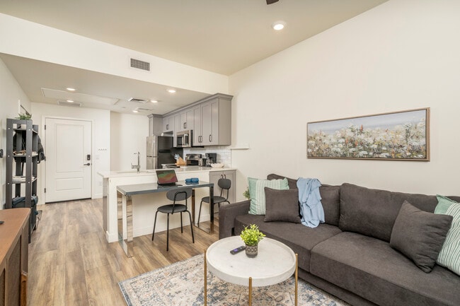 Photo - 475 N 9th St